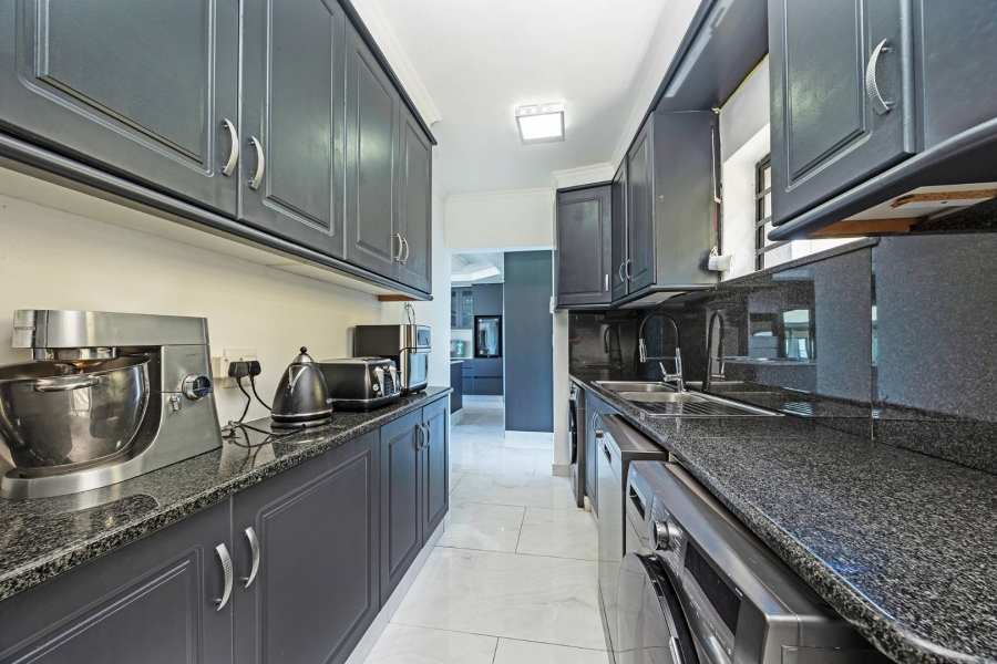 8 Bedroom Property for Sale in Plattekloof Western Cape